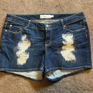 Torrid | Distressed Shorts Size 18